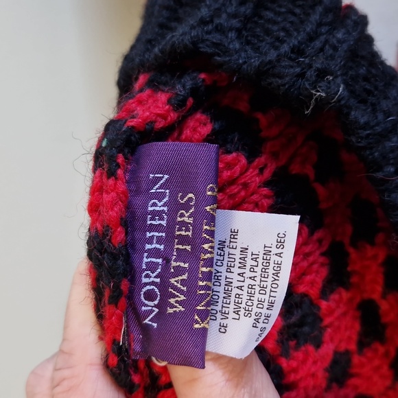 NWOT 100% wool black and red hat - Picture 3 of 4